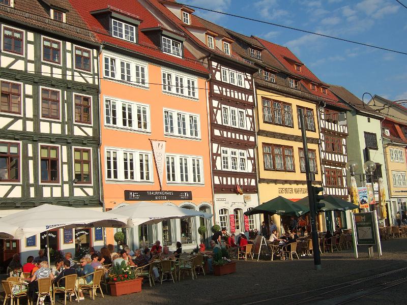 2009-08- (377).JPG - Häuserreihe am Domplatz